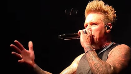 Watch: PAPA ROACH Plays Intimate Concert At Chicago's 700-Capacity Bottom Lounge